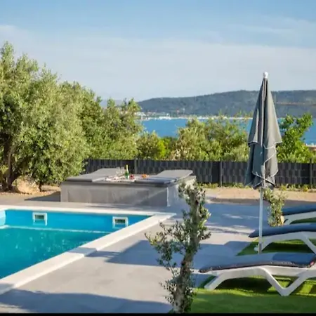Private Lumianni- 2 Kastela
