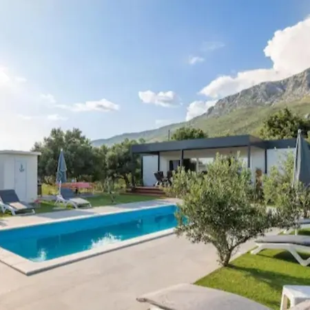 Private Lumianni- 2 * Kastela