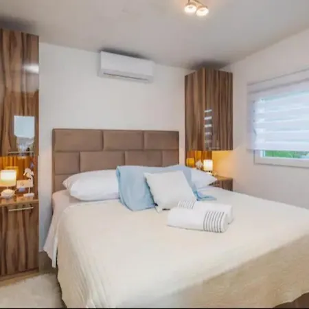 Private Lumianni- 2 Kastela