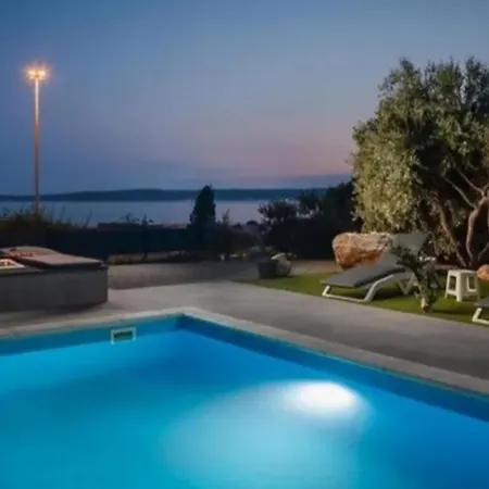 Private Lumianni- 2 * Kastela
